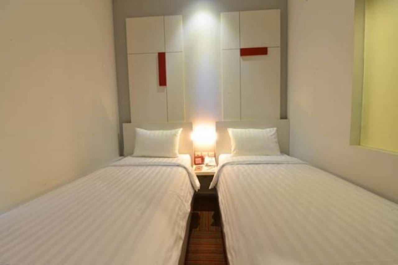 D'Hotel Jakarta Exterior photo
